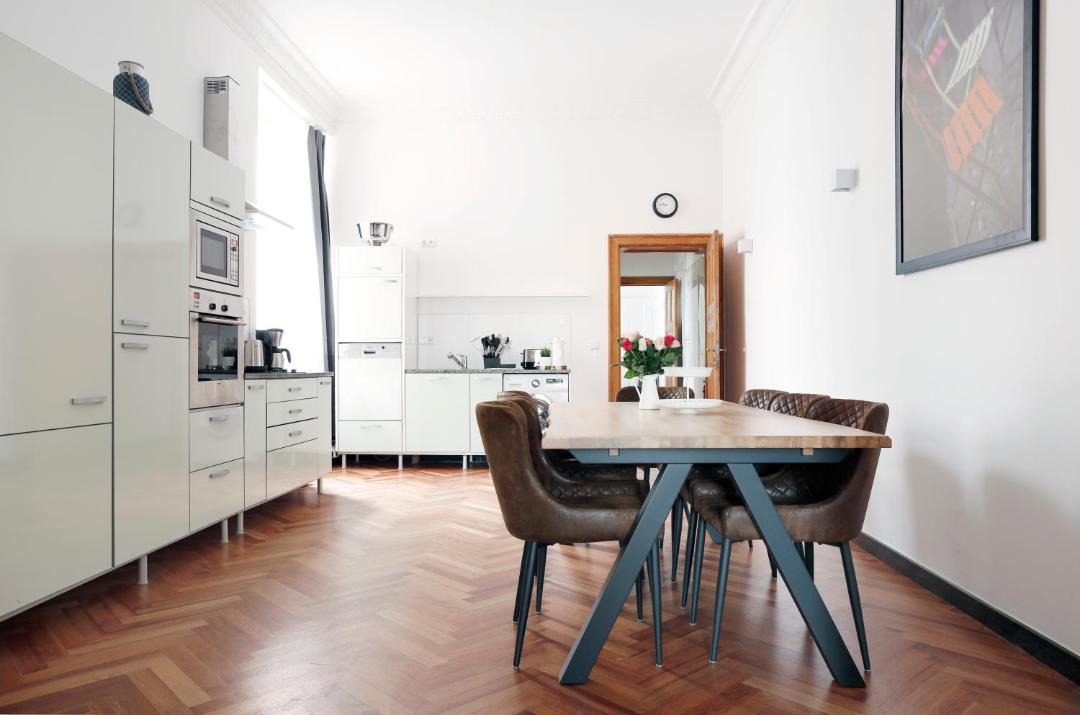 KATZ by ROCKCHAIR Apartments l SUPERHOST Status l 3 Bedrooms Boxspringbeds 2 Bathrooms in City Center - Cozy Family & Business Flair welcomes you! 1