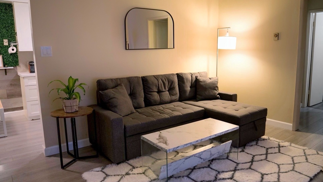 Modern home in heart of Alhambra-10 min from LA