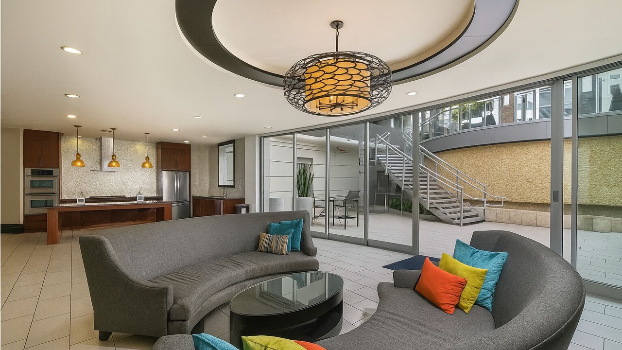 Peaceful 1-Bedroom Oasis by the Ocean · Free Parking · Pool · Gym · Hot Tub