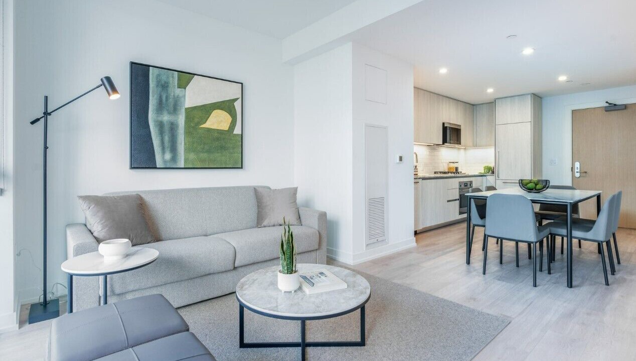 Level- Extended Stay Getaway. One Bedroom Suite