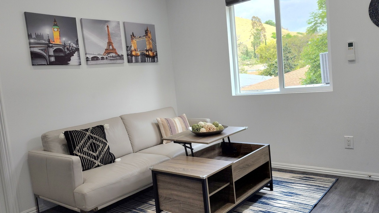 Modern Furnished ADU Near Metro LA – Mid‑Term Ready