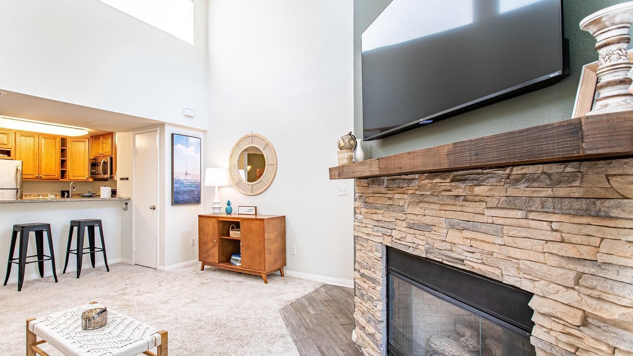 Quiet, City Center Condo - 1 Mile from Hospital