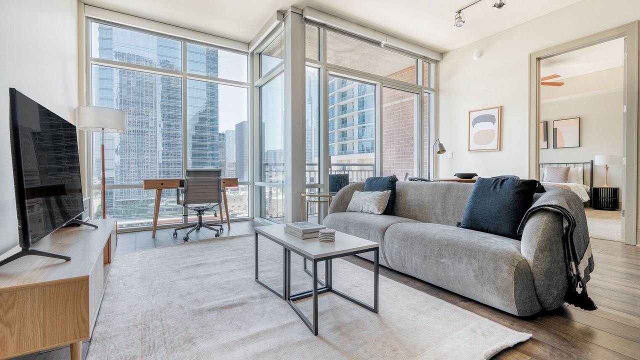 Stellar Downtown 1BR w/Gym & Pool, nr Lady Bird Lake, by Blueground