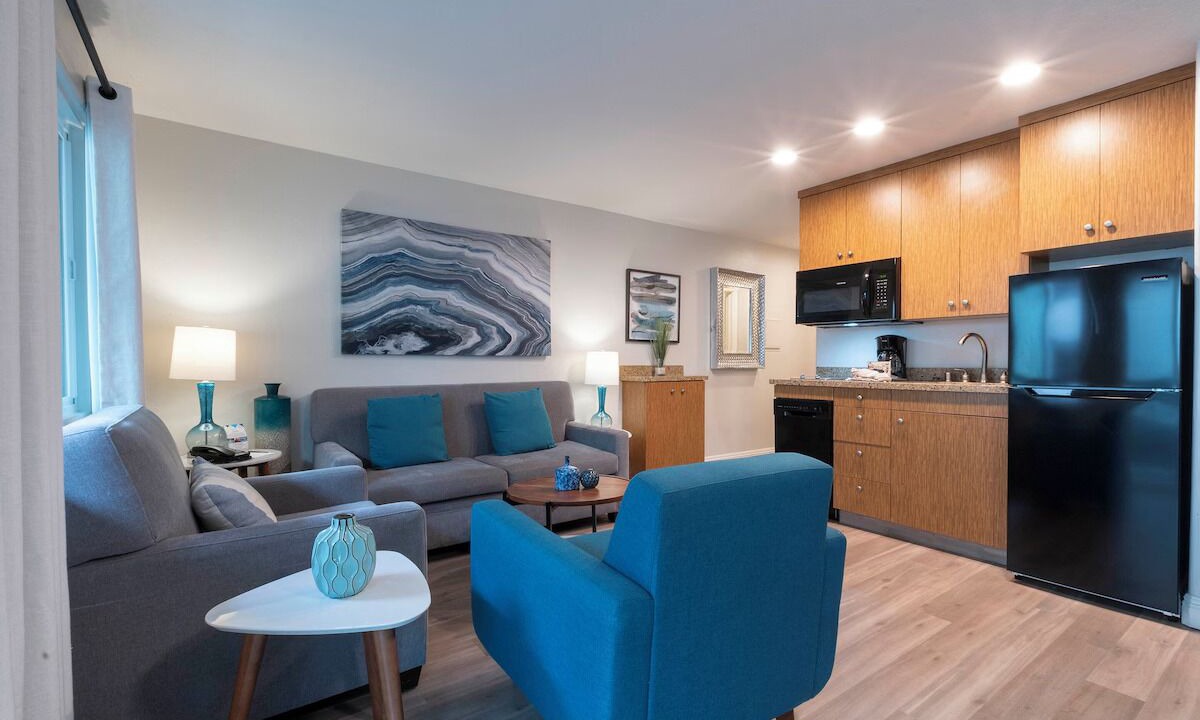 San Clemente Paradise Found! Private Patio, Kitchenette, Pool!
