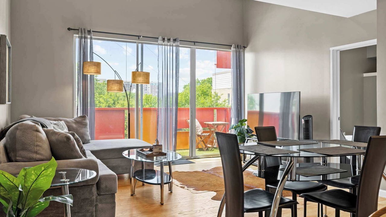 East Side Heights: Loft in the Vibrant East Austin