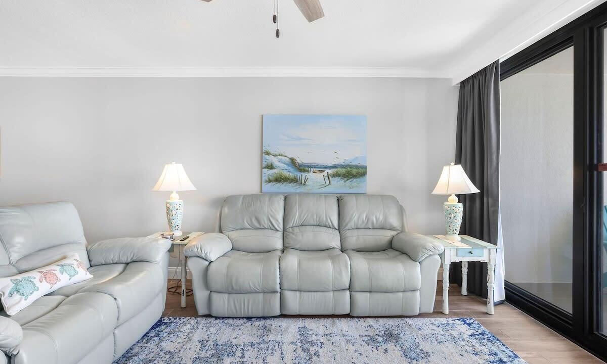 Windward Pointe 303, ideally located on 3rd floor