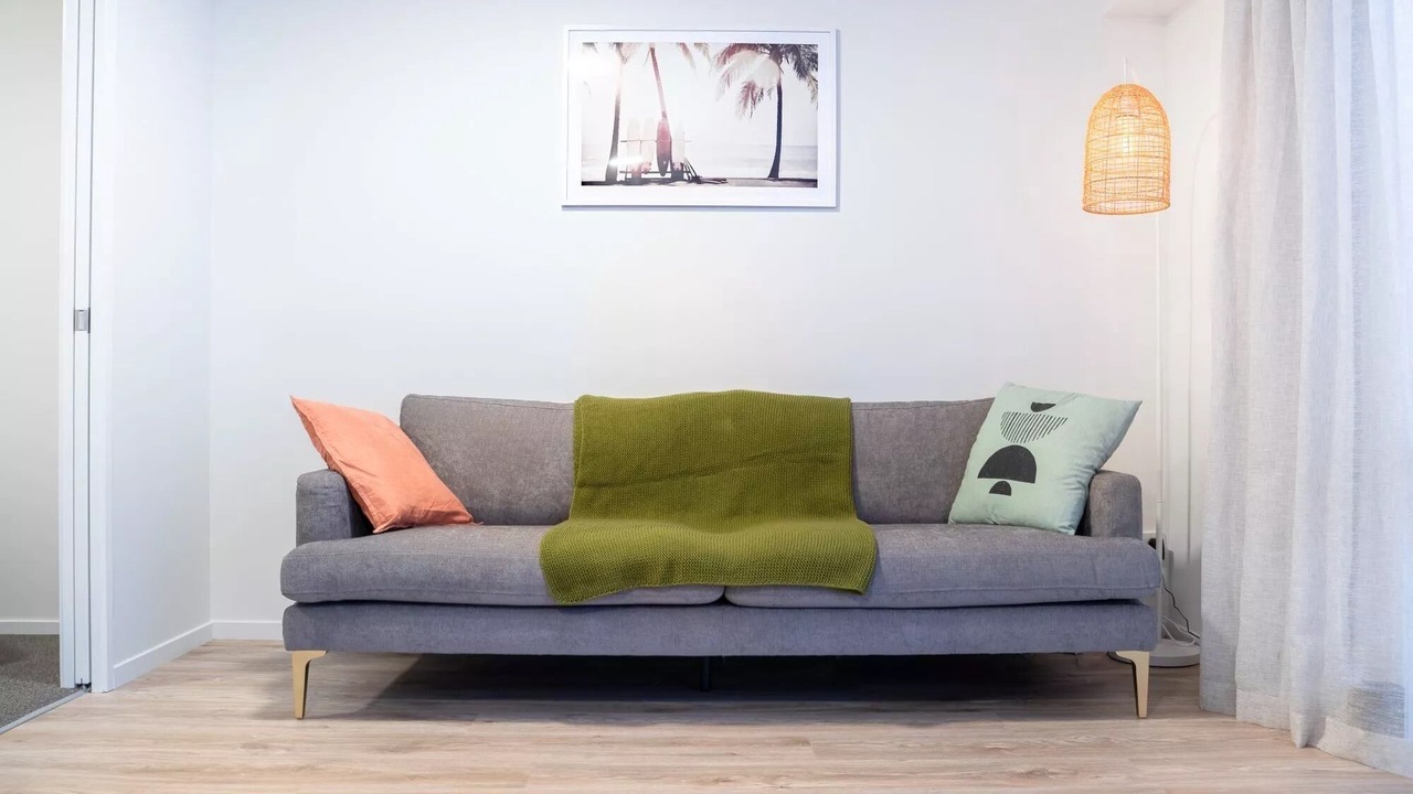 The Downtown by Beyonder by Beyonder - Stylish 2-Bedroom Coastal Apartment with Balcony, Walking Distance to Mount Maunganui Beach, Secure Parking, Ideal for Couples and Families