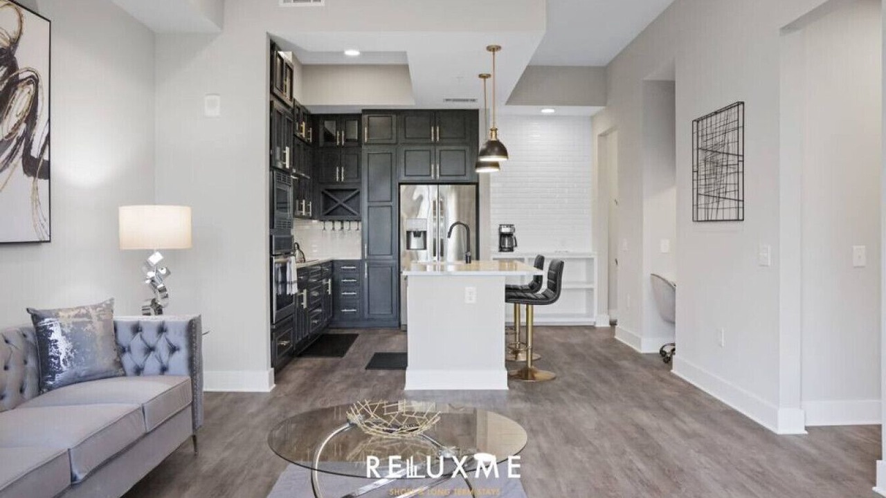 Reluxme | Uptown-High Rise w/Stunning Views