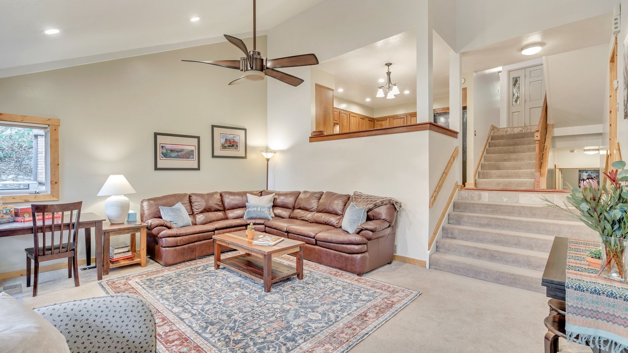 Convenient Mountain Retreat at the Canyon Racquet Club
