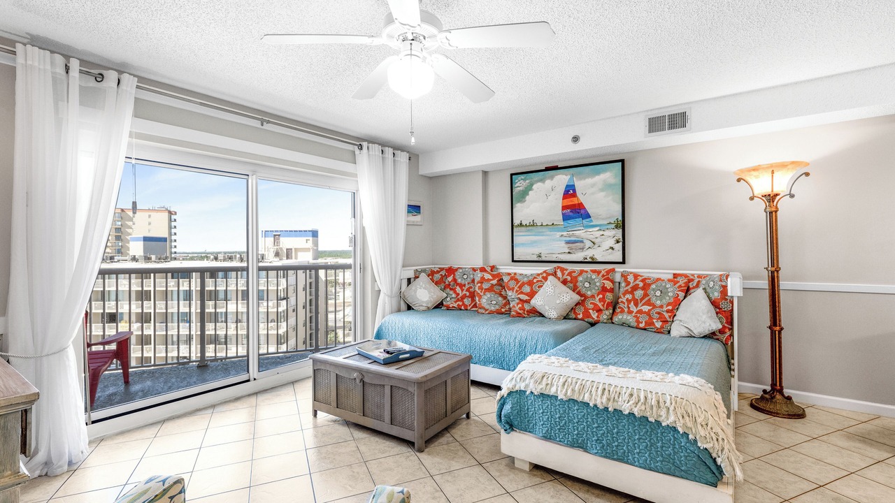 Tradewinds 906- Cute and Cozy! Beachfront! Amazing Heated Pool!