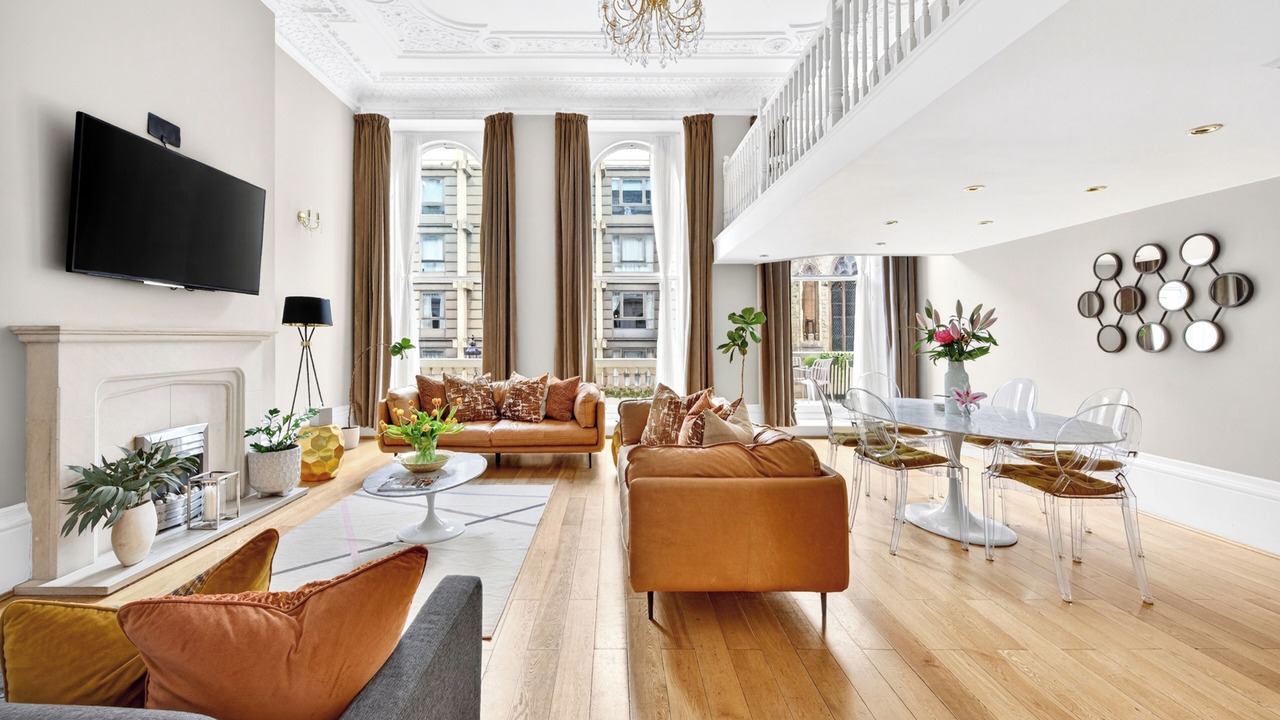 Luxury Apartment with Balcony, King Beds & A/C near Hyde Park
