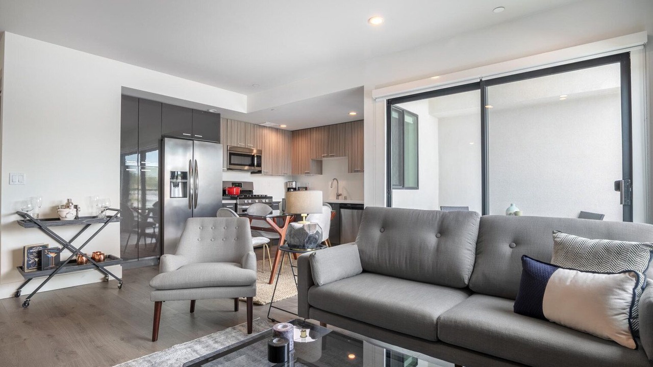 Comfy Mar Vista 1BR w/in-unit W/D + Gym near Venice Beach by Blueground