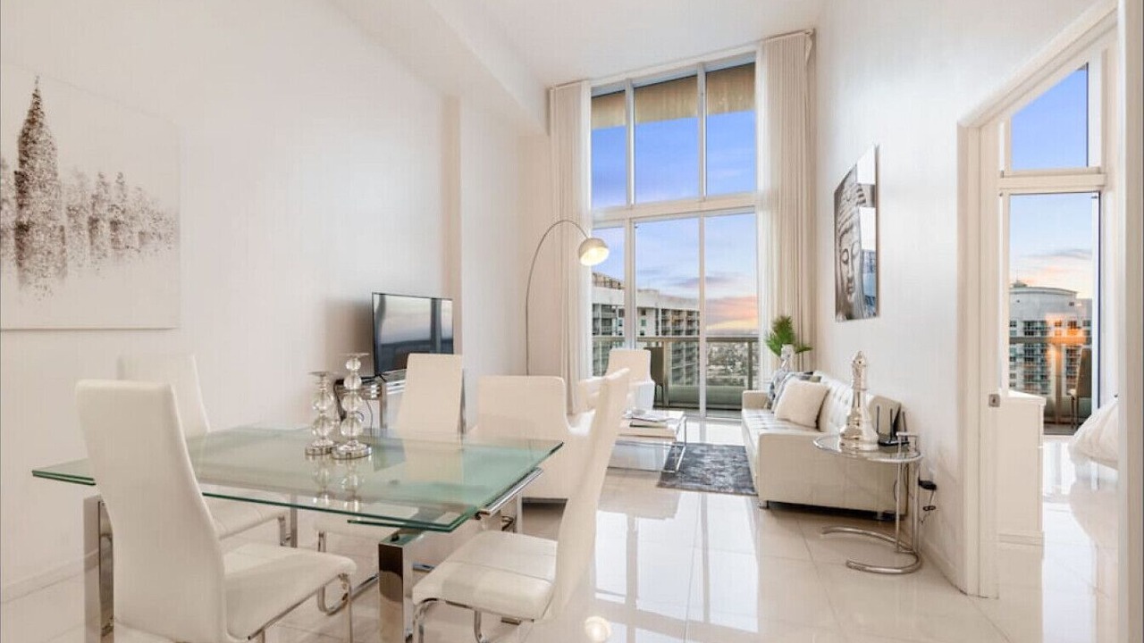Beautiful One Bedroom Condo 16ft ceilings at the W