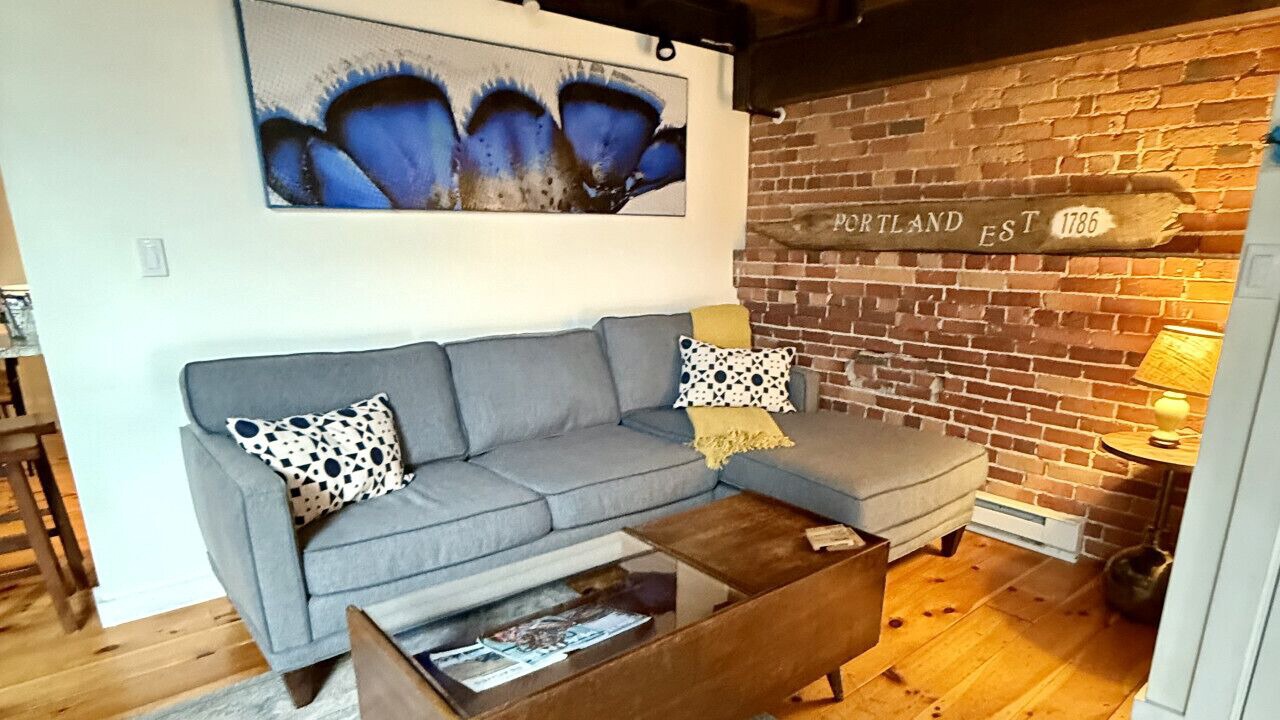 Superb Location! Heart of Old Port-Spacious Apartment
