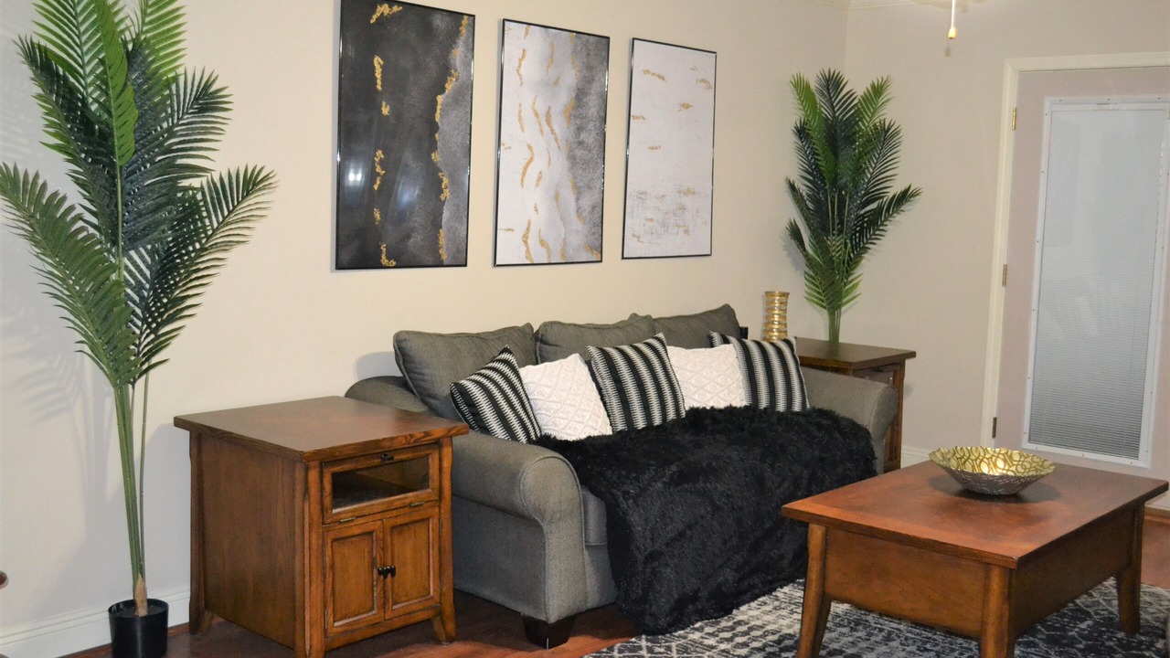 SAFE & CENTRALLY LOCATED 3Bed/1.5Ba 9 mins to Hospitals/French Quarter/Superdome