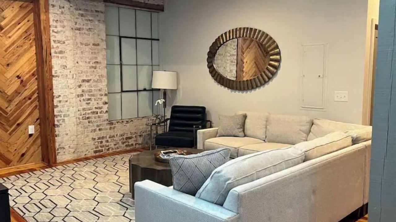 GORGEOUS 2 BR on MAIN #4