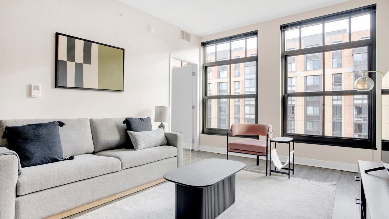 Hip Mount Vernon 1BR w/Pool & Gym, walk to Smithsonian, by Blueground