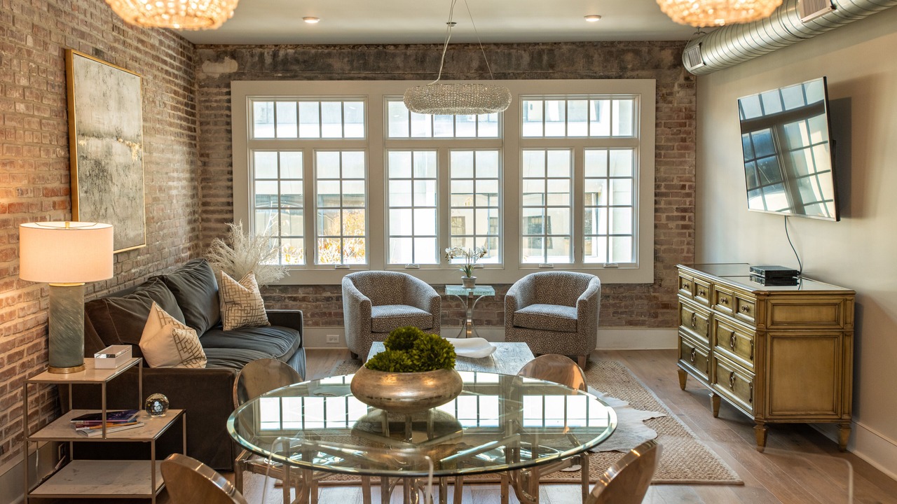 Chic New Orleans CBD Escape: Historic Charm + Modern Comfort Near Nightlife