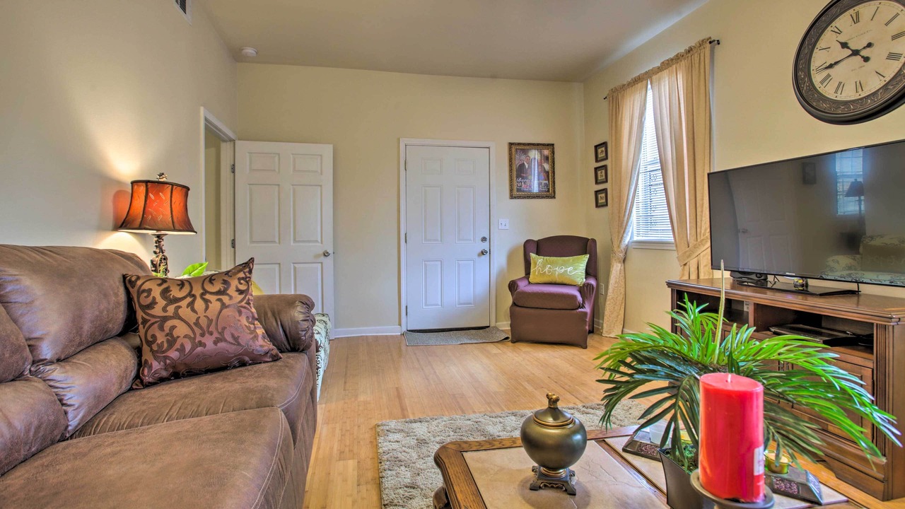 Great for Couples! NOLA Apt 3 Mi to Bourbon St