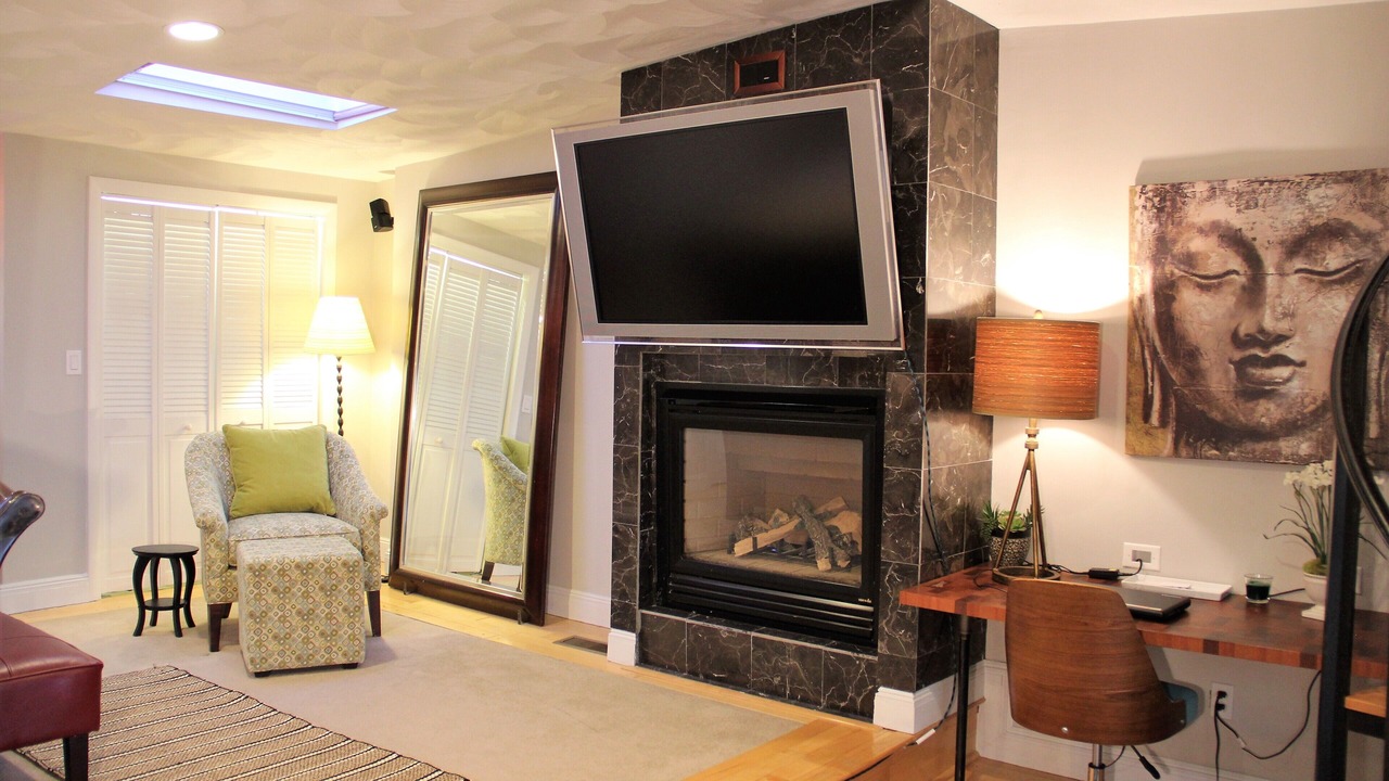 *Fresh* Modern Triplex in a Classic Boston Row House, Amazing City Views!