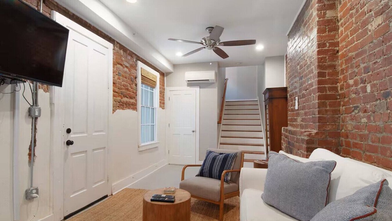 Luxury Condo 1 Bed 1.5 Bath Block off Magazine
