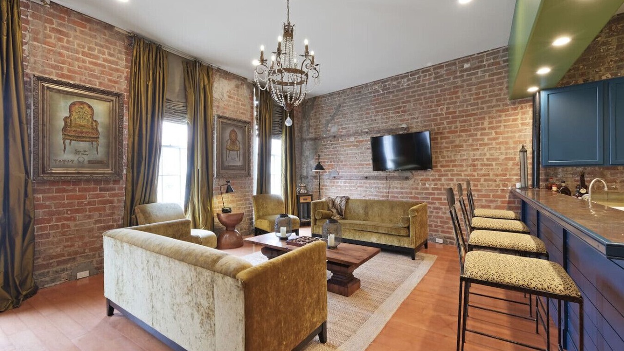Luxury Condo in the Warehouse District!