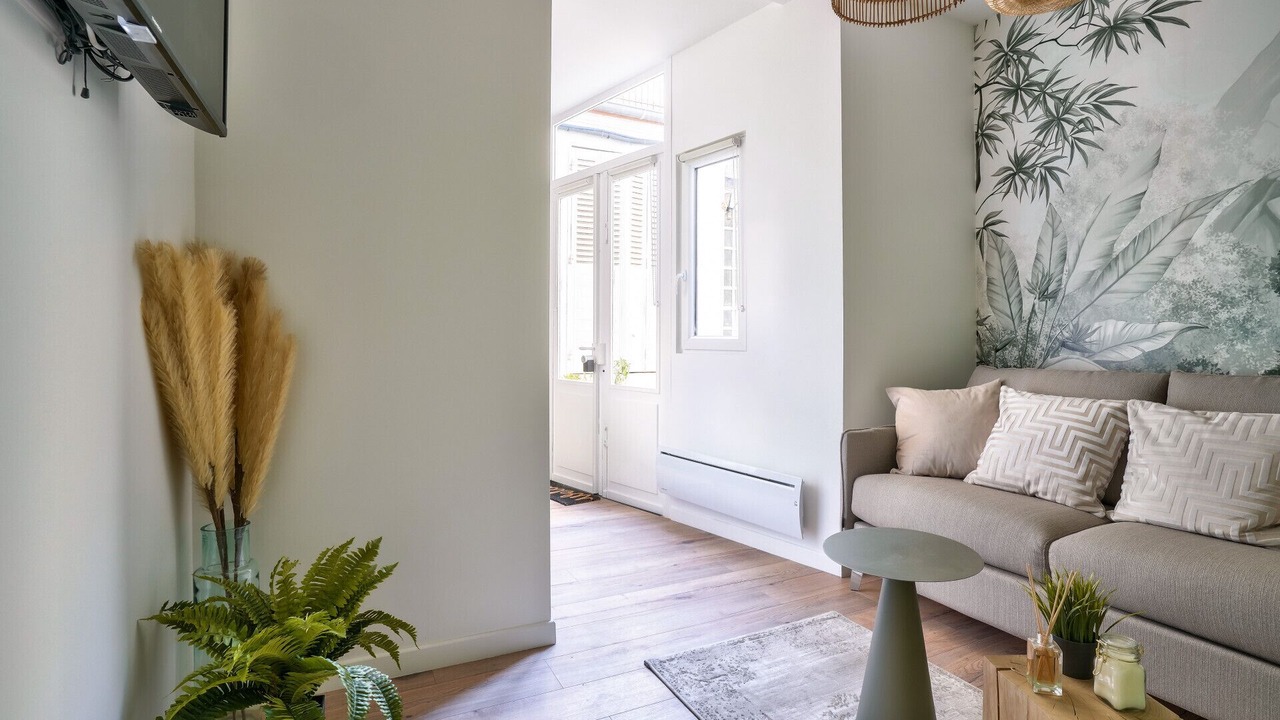 NEW Eiffel Tour ! Splendid 2BR & 1 BR Apts in the Heart of Paris