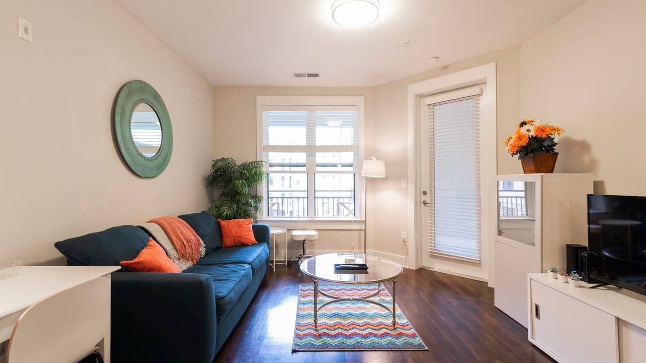 Modern Cozy 1BR ◉ Gym ◉ Balcony ◉ Free Parking