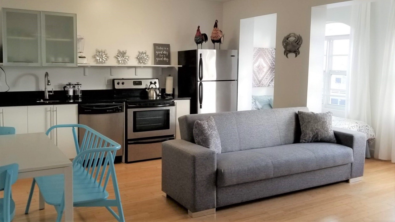 SPACIOUS SOBE CORNER ONE BEDROOM-EXCELLENT LOCATION