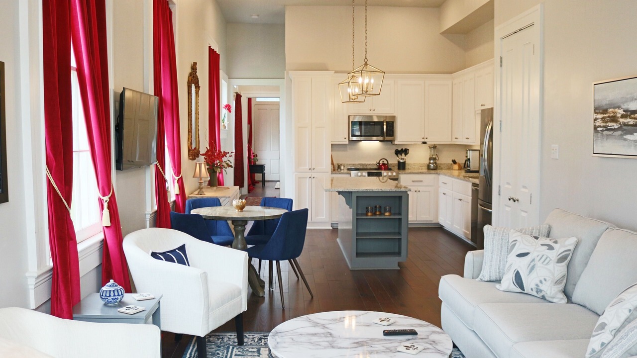 Boutique Historic 2BR 1 Block to St. Charles Streetcar Lower Garden District