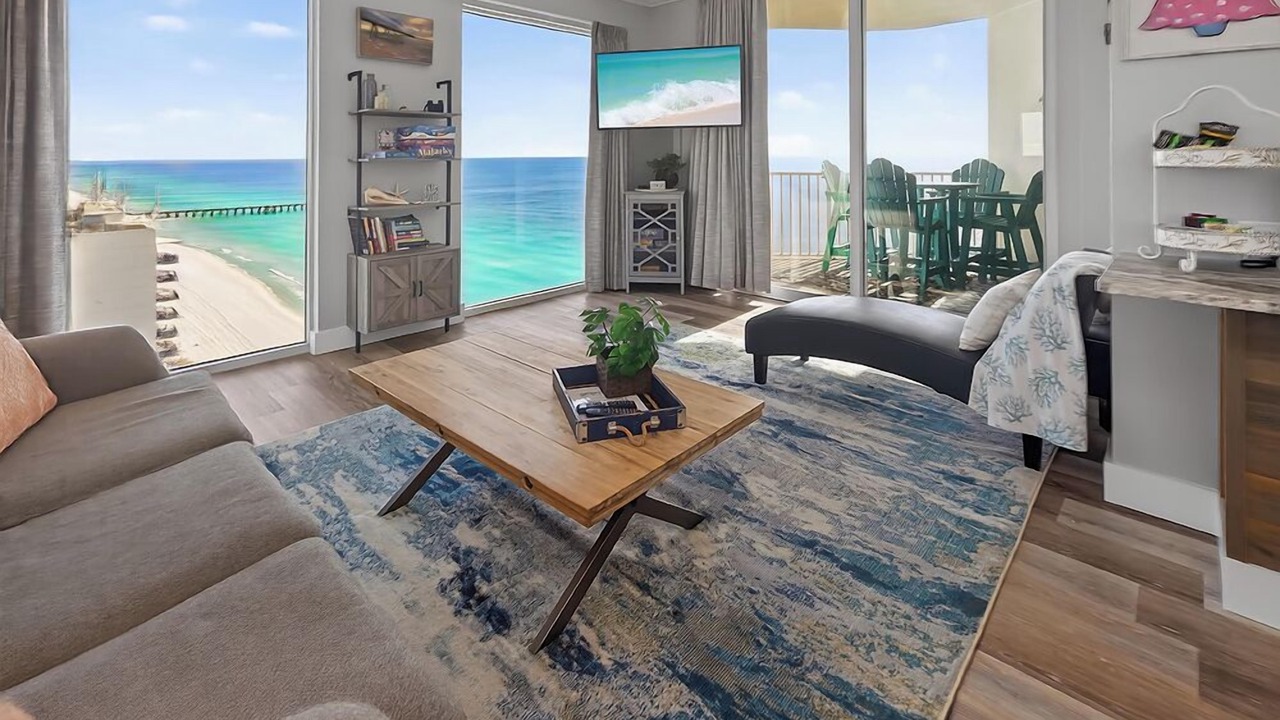 Beachfront Penthouse! Scenic Views! 10ft Ceilings!