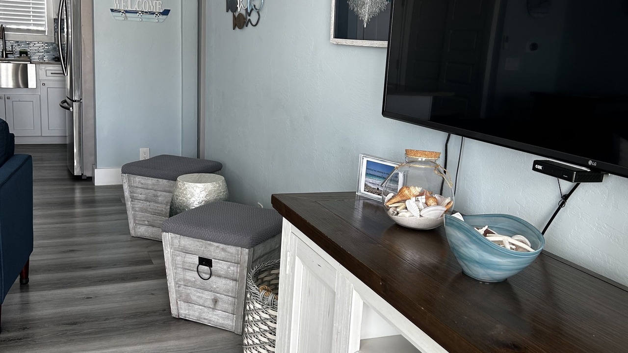 Updated beachfront condo - Hear the waves from your room. Beach chair service!