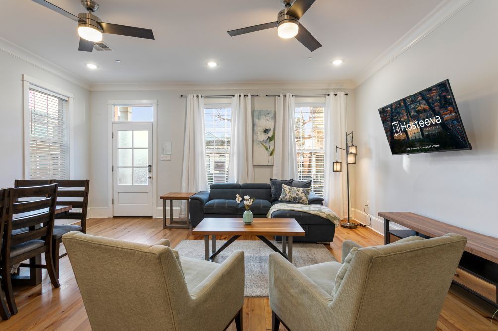 Chic 4 BR Condo | Large Pool | Perfect Location