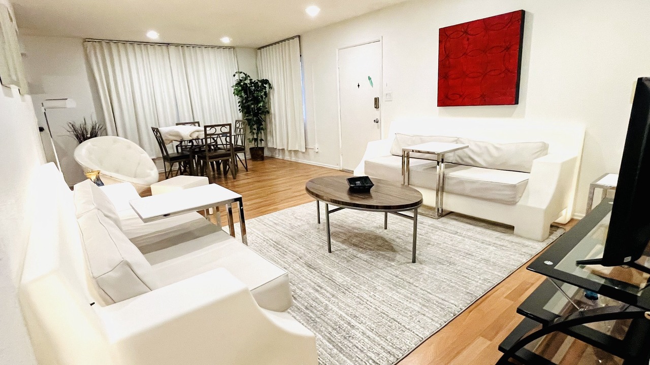 next to Strip 3BRVegas LVCC-1mile walk bestSpot POOL Labor Day enjoy cozy love