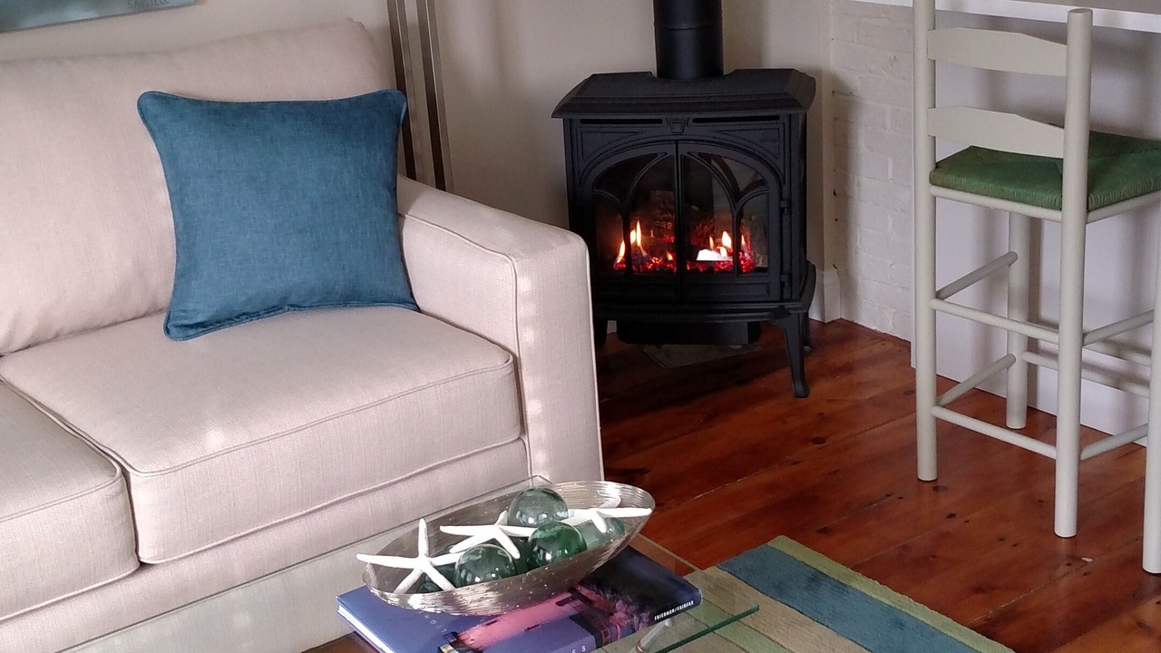 Your Getaway in the West End - Sleeps 4!