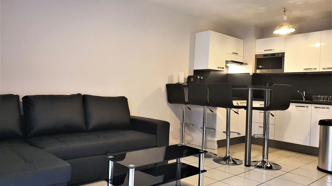Pallazzio 2, 5 minuts walking distance from Beacheswith terrace and parking