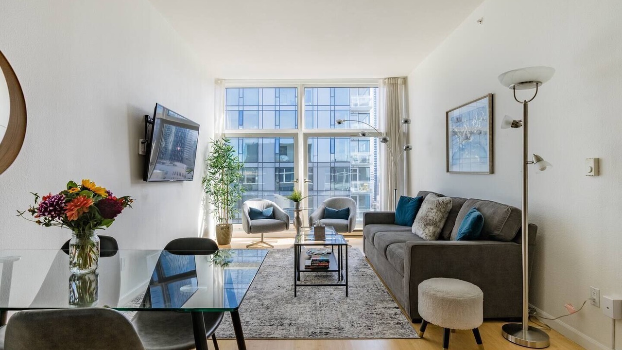 Walk to everything: Pike Place Penthouse, Seattle
