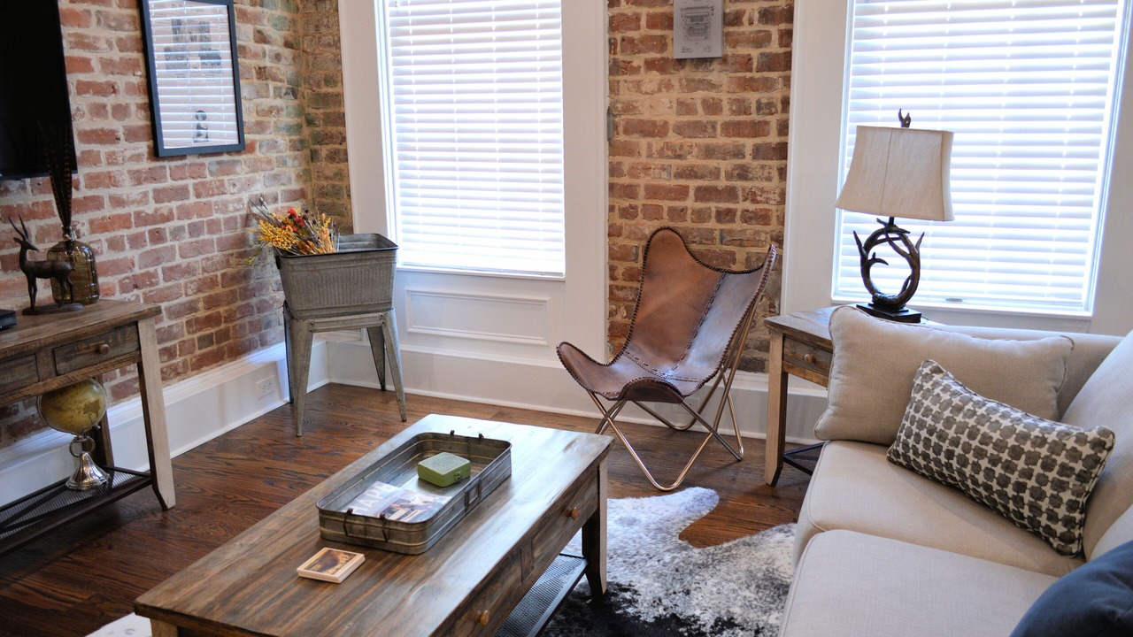 Outdoors and Adventure themed, Historic luxury condo, 2 blocks from French Quart
