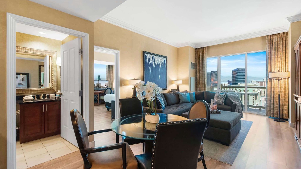 Balcony Strip View Penthouse Free Valet Parking
