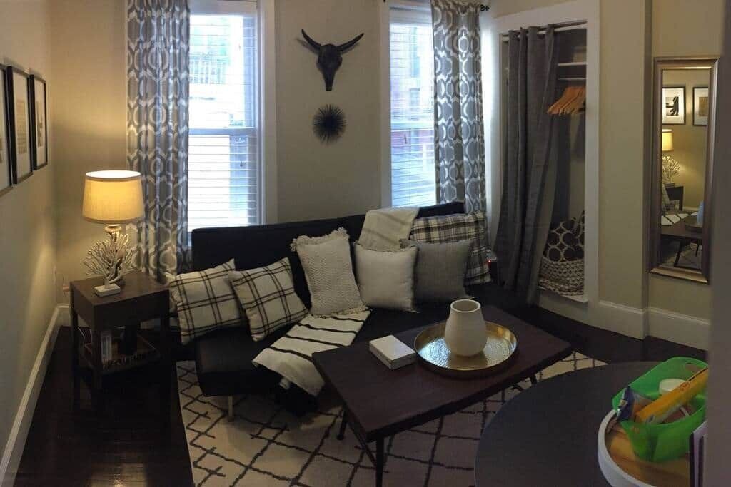 Gorgeous Rare 3BR 3BA duplex with free Parking, Rare gorgeous 3 bds 3 baths w/Parking in Best loca.