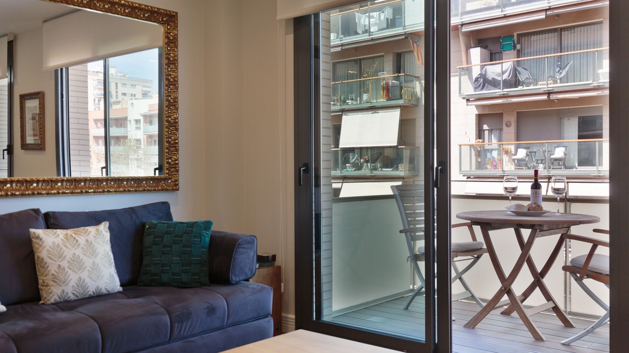 AMAZING BOUTIQUE APARTMENT. HIGH STANDARD DESIGN VERY CENTRALY LOCATED!