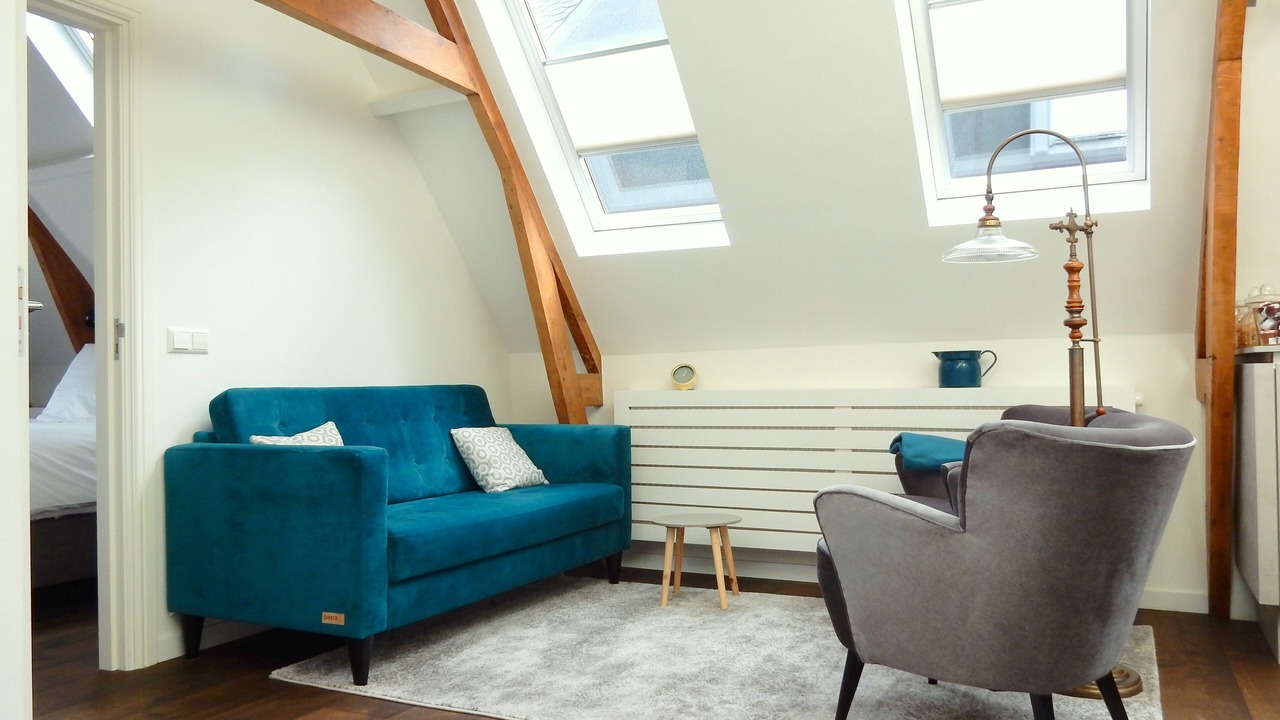 Luxurious and spacious penthouse in city center! 2 bathrooms, airco, wifi.