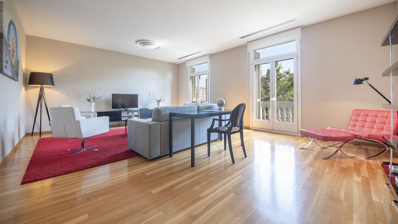 INNER CITY CENTER ON PASEO DE GRACIA, luxurious & spacious, family & friends