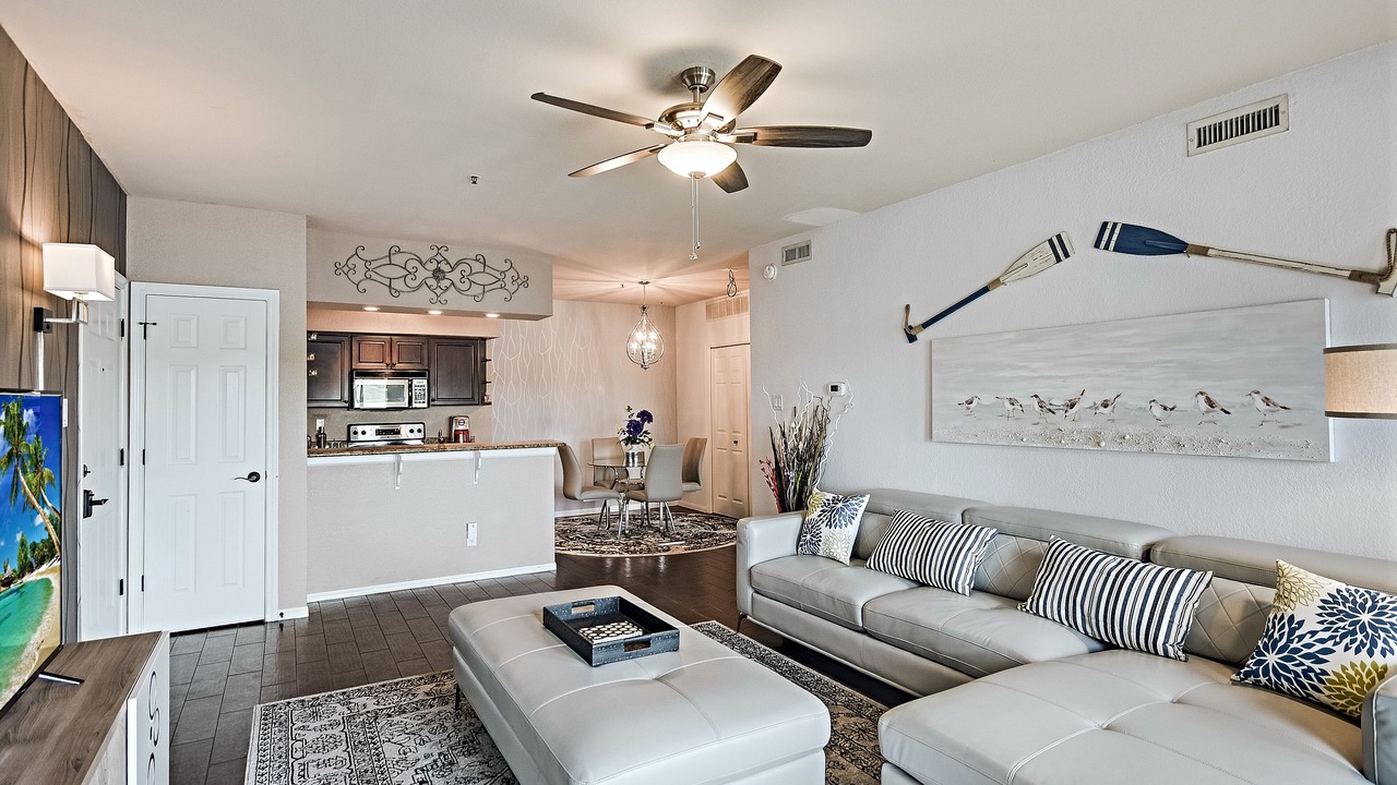 Stunning Lake view - Plush Condo On Lake Travis Island Villa!