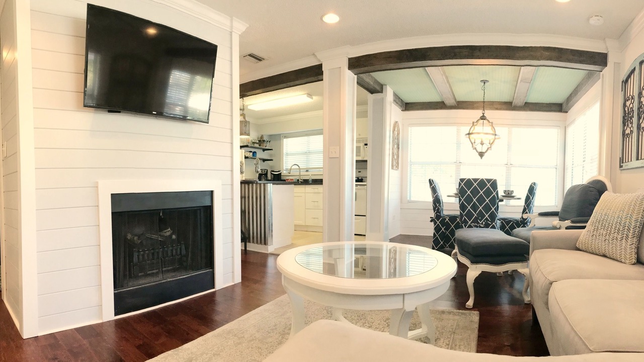 Best Location 1 bed 1 bath gated upscale condo with pool Sleeps 3 Fast free wifi
