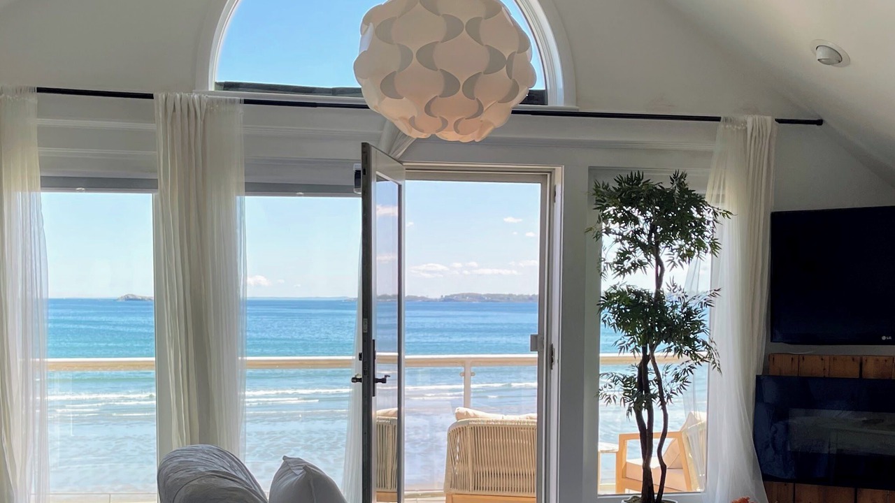 Gorgeous Oceanfront Penthouse