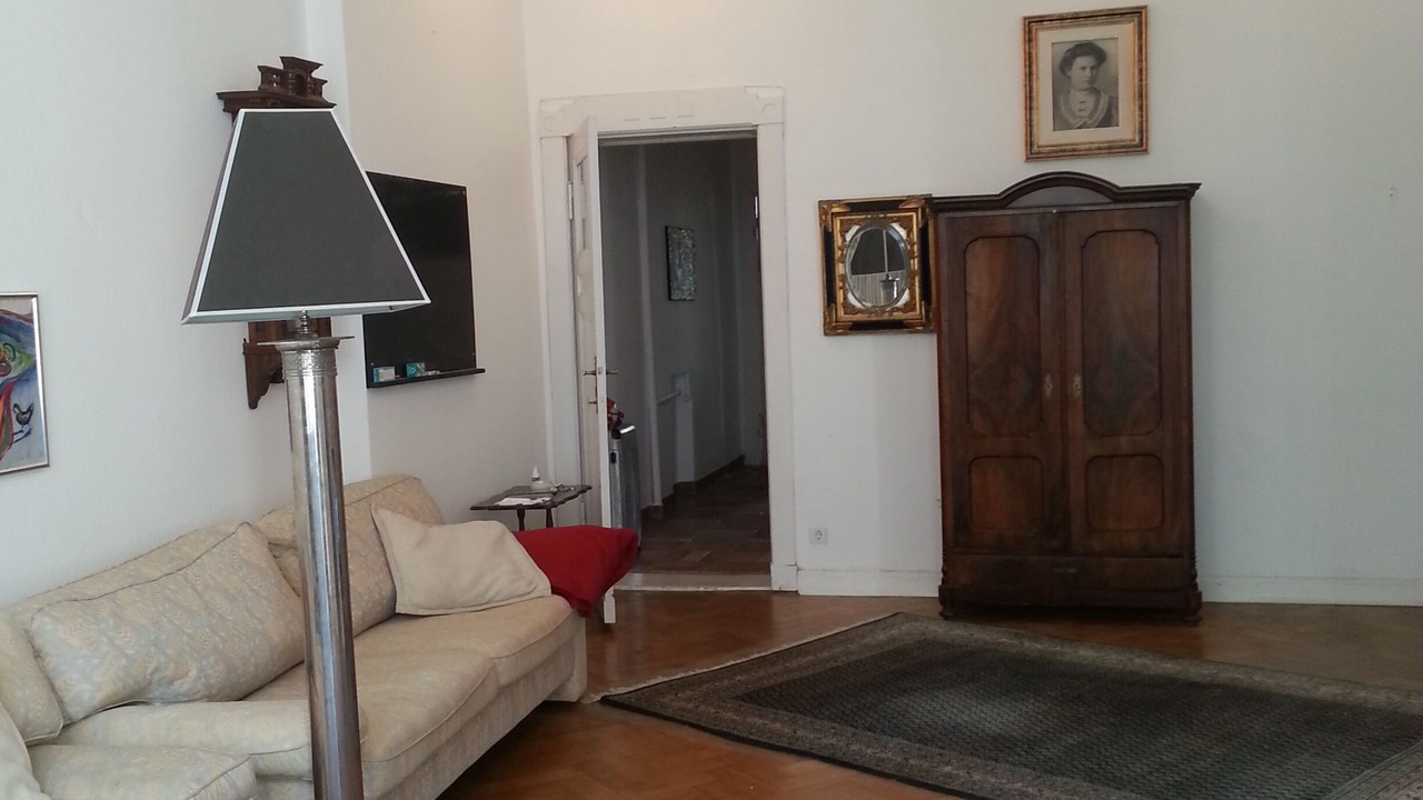 Kudamm Close Modernized High Ceiling quiet but central