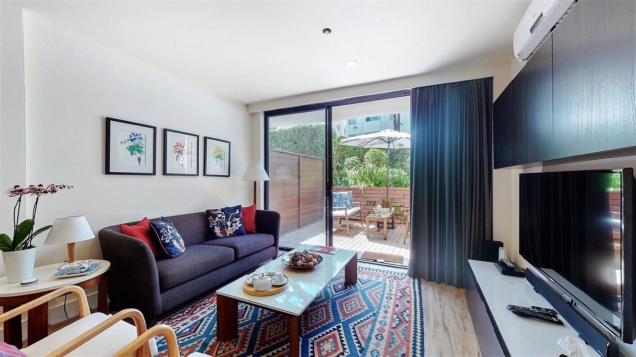 Centrally Located Modern Luxury, Walking Distance to UCLA, Westwood