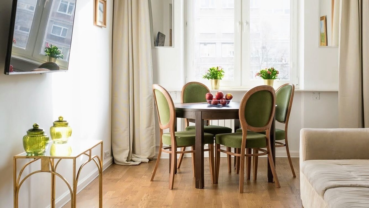 VanGogh by mythings- Spacious, 1BR apartment, air conditioned, for a family