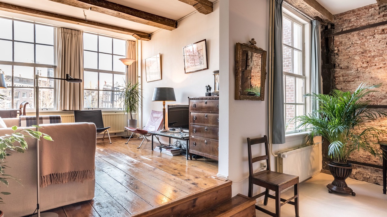 Classy Room 17th Century Canal House